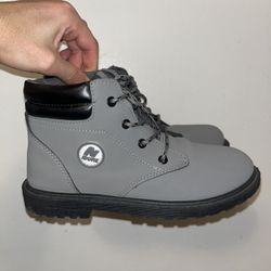 Kid Boots For Sale Size 4y!!🔥👟⚡️🙌🏻