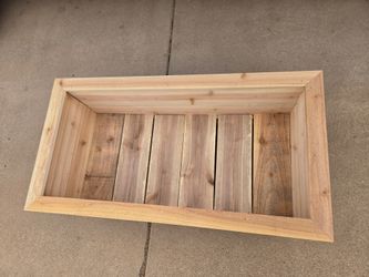 RAW CEDAR PLANTER