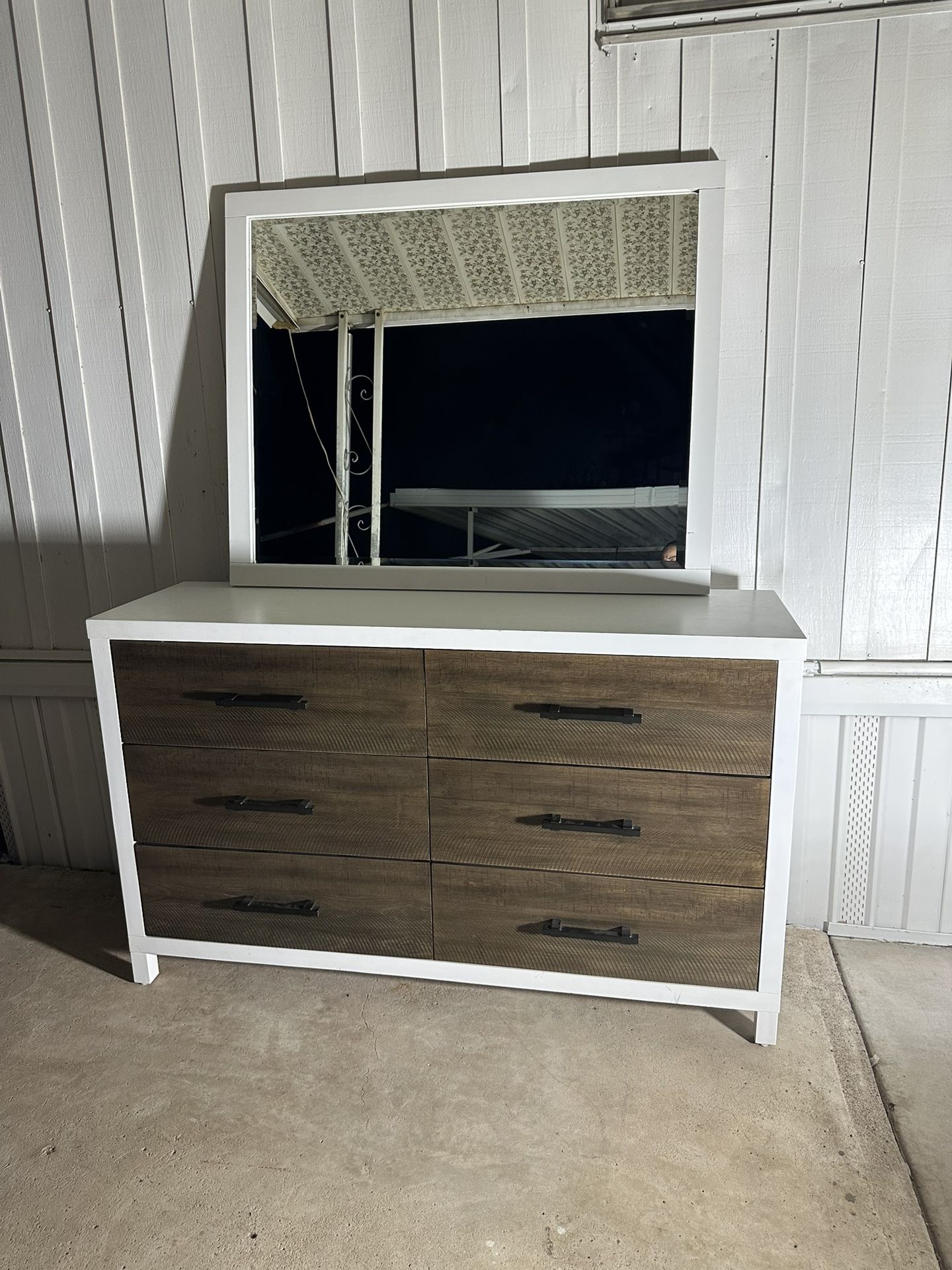 Dresser New