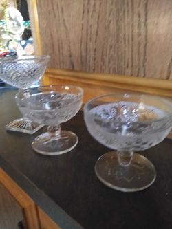 3 fine Cristal small cups