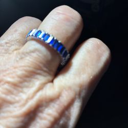 Size 7 Blue sapphire 4mm Spinel Ring
