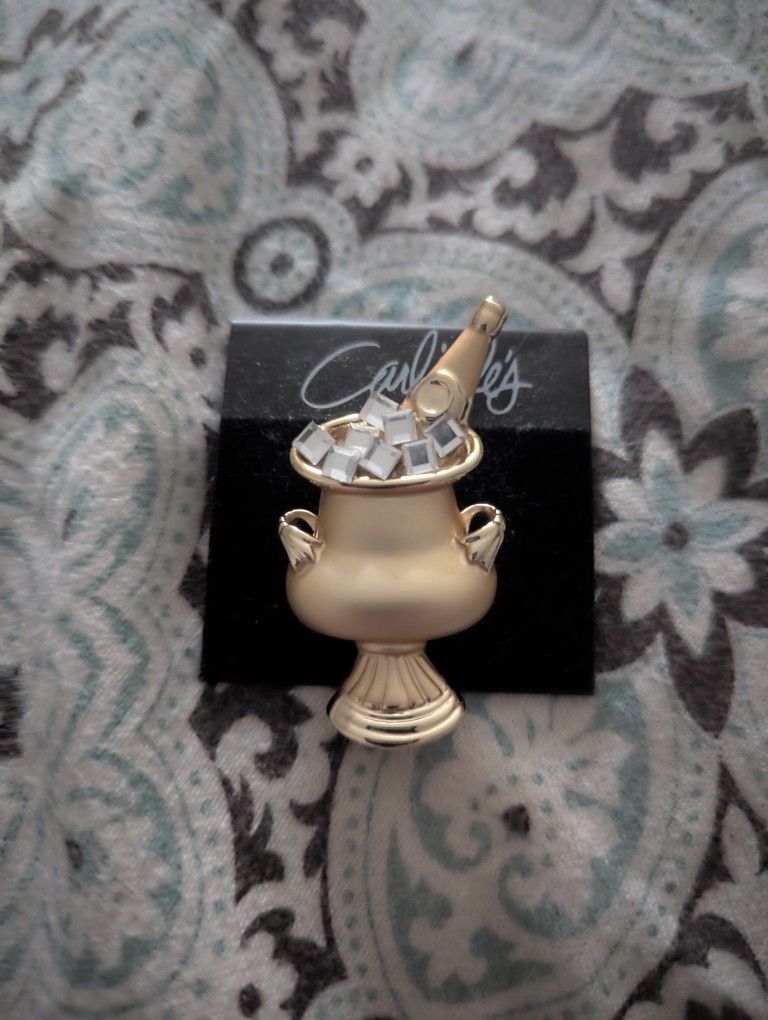 Vintage Ladies Collectible Vintage Brooch