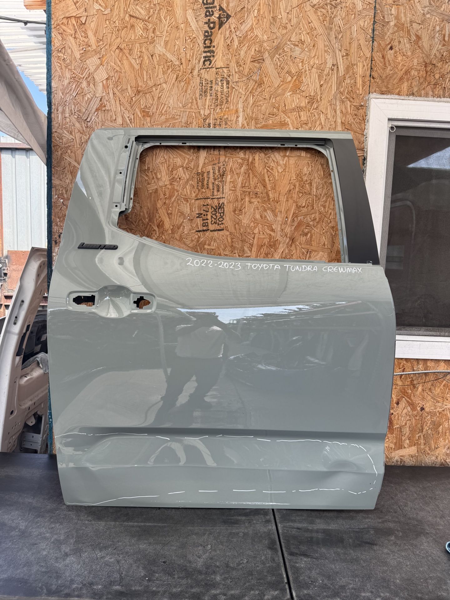 2022 2023 TOYOTA TUNDRA CREWMAX RIGHT DOOR OEM USED