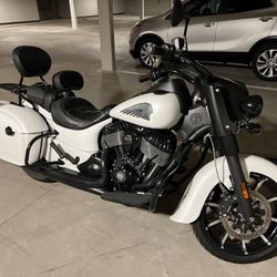 2019 Indian Springfield Darkhorse
