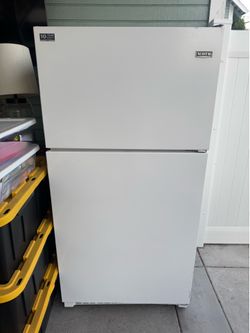Maytag 33-Inch Wide Top Freezer Refrigerator (White)