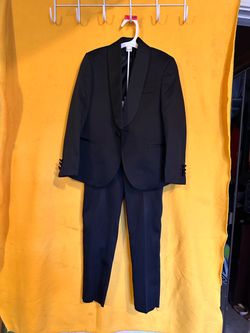 Boys suit size 6
