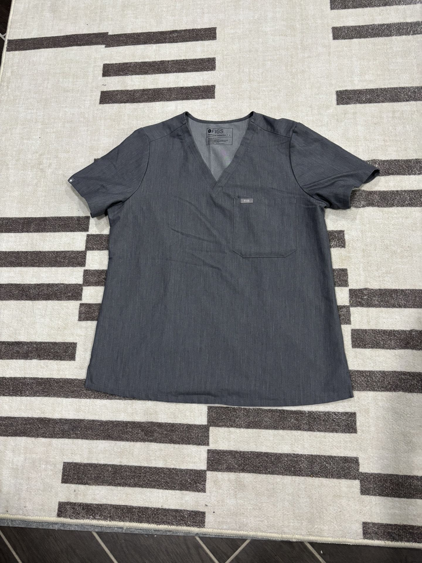 FIGS Large Graphite scrub top