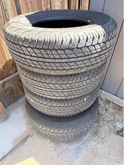 265/70/17 Dunlop grandtrek all season tires