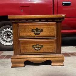 Beautiful Wood Night Stand /drawer 