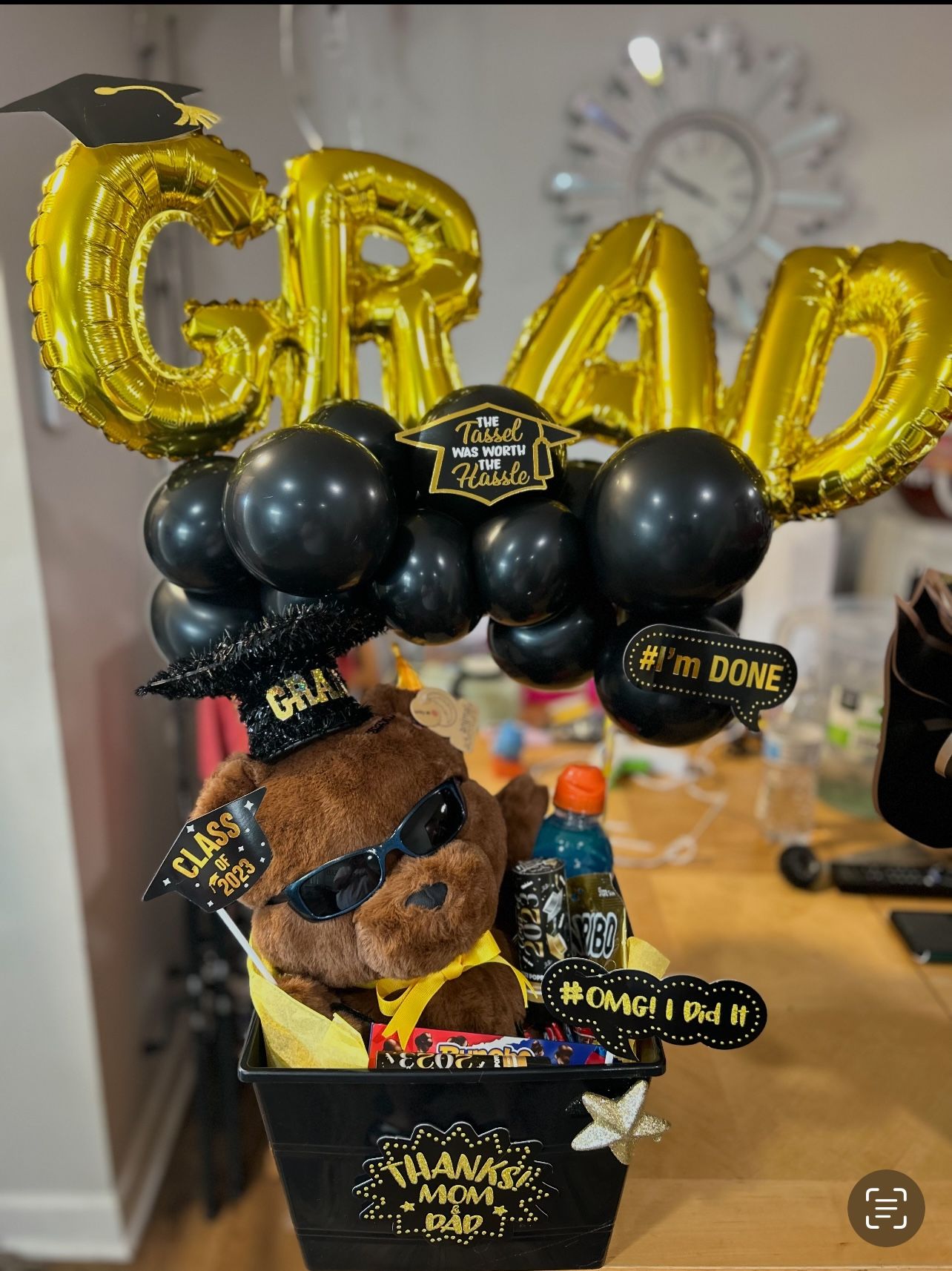 Craft DIY Projects for Sale Bouquets, Ramos, Graduation Gifts , Flower Arrangements, Balloon Set Up