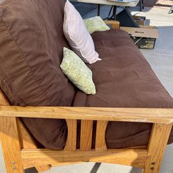 CLASSIC FUTON BED Wood !! Excellent Condition !!