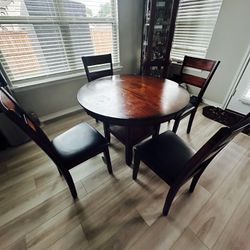 Breakfast table With 4 Chairs 