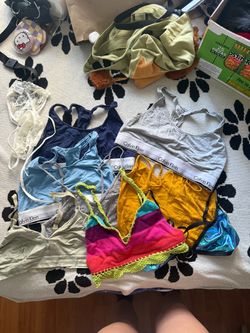 Size small Xs bralettes 9 count all for $10