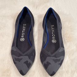 Rothy’s The Point Women's Size 10 in Navy Blue Camo Flats