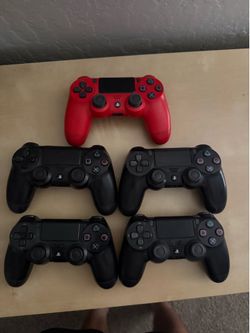 PS4 controllers