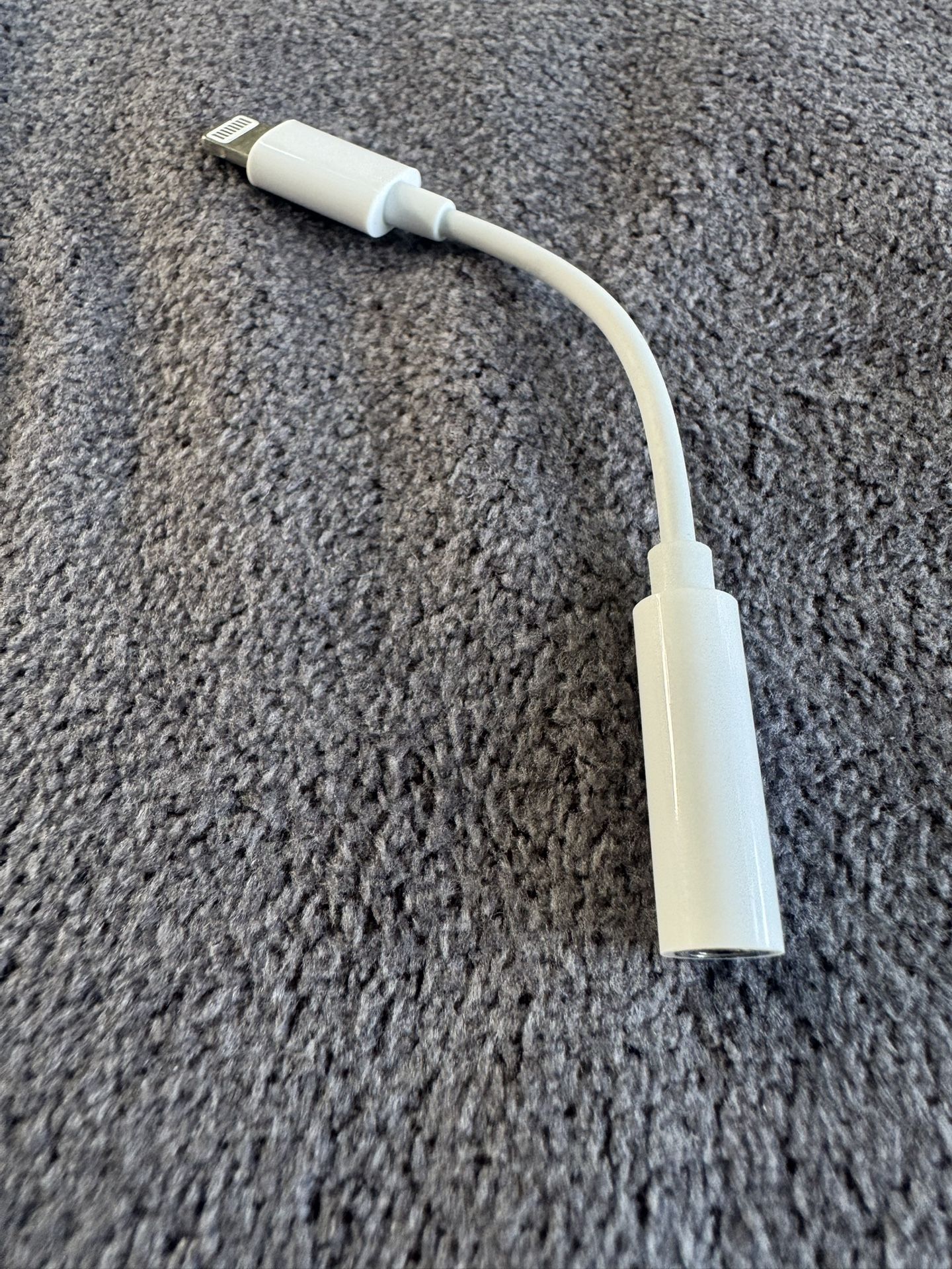 Headphones Adapter, 3.5 mm Headphone/Earphone Jack Audio Aux Adapter Dongle Compatible with iPhone 14 13 12 11 Pro XR XS Max X 8 7 6s Plus