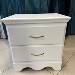 1 Night Stand In Good Condition 