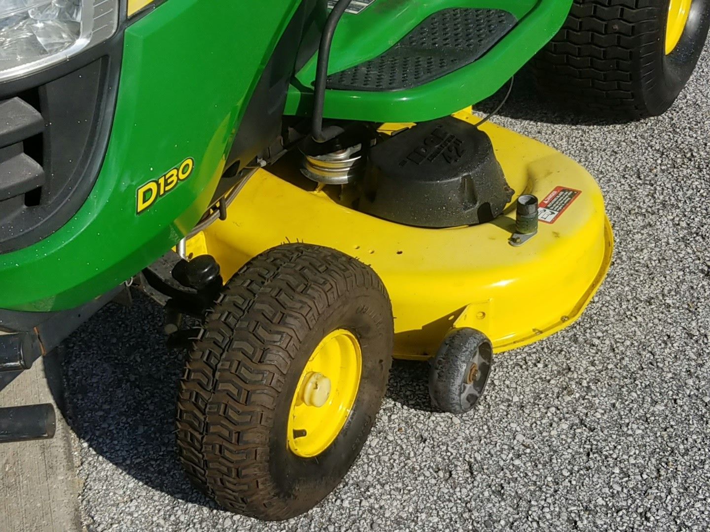 John Deere D130 riding mower 22hp, 42" deck and auto transmission for