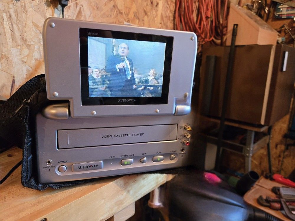 Audiovisual 5" Portable VCR VBP2000