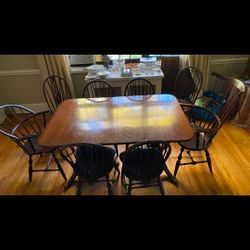 Nichols & Stone Dining Table And Chairs