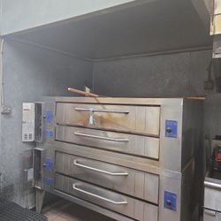 Bakers Pride Oven Y602. 