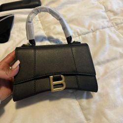 Black Purse 