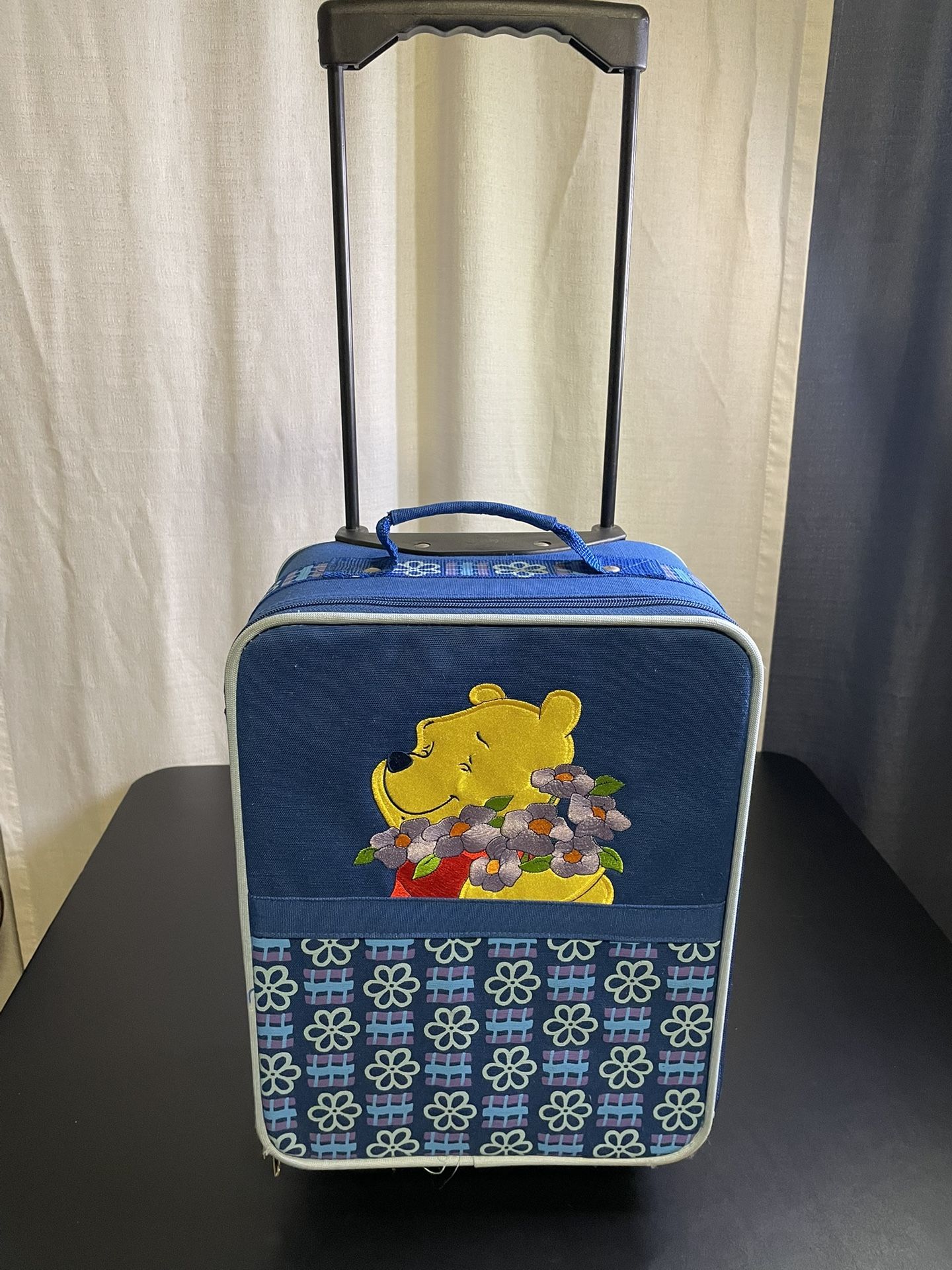 ๐ธ Winnie the Pooh Rolling Bag โ Vintage Charm! ๐ธ