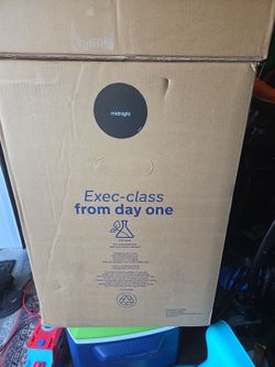 Unopened NUNA EXEC CONVERTIBLE CARSEAT