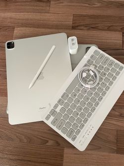 iPad Pro 12.9” (M2 chip / 2022 model) 6th Generation 256GB with  keyboard case and stylus pen