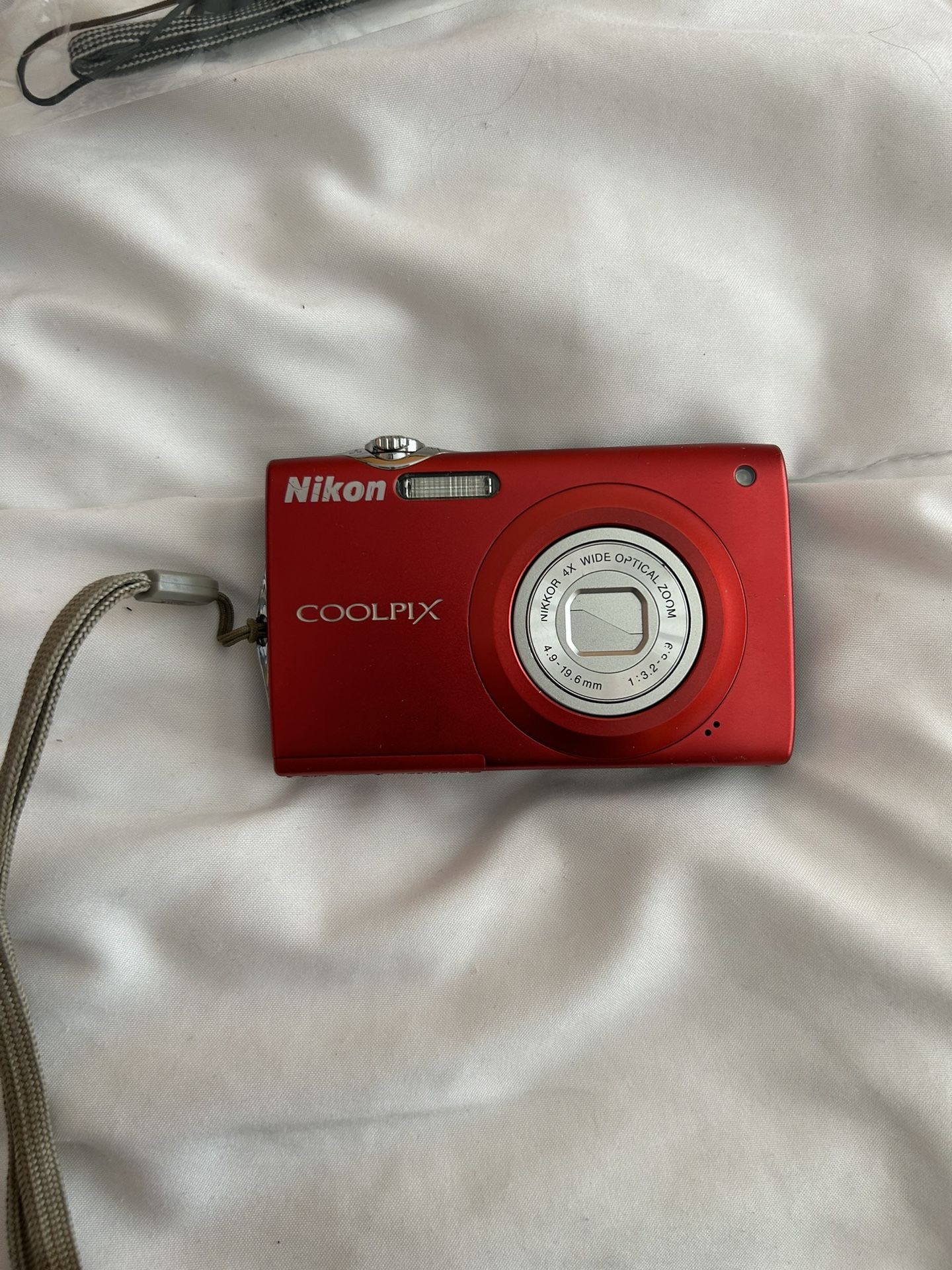 Nikon S205 Digital Camera