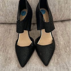 7.5 Jessica Simpson Snake Skin Heel