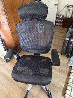 Ergonomic Mesh Office Chair - Like New