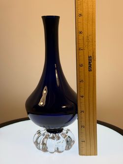 (1) vintage mid-century modern cobalt blue glass vase by Ã…seda Glasbruk featuring a distinctive clear ribbed pedestal base.