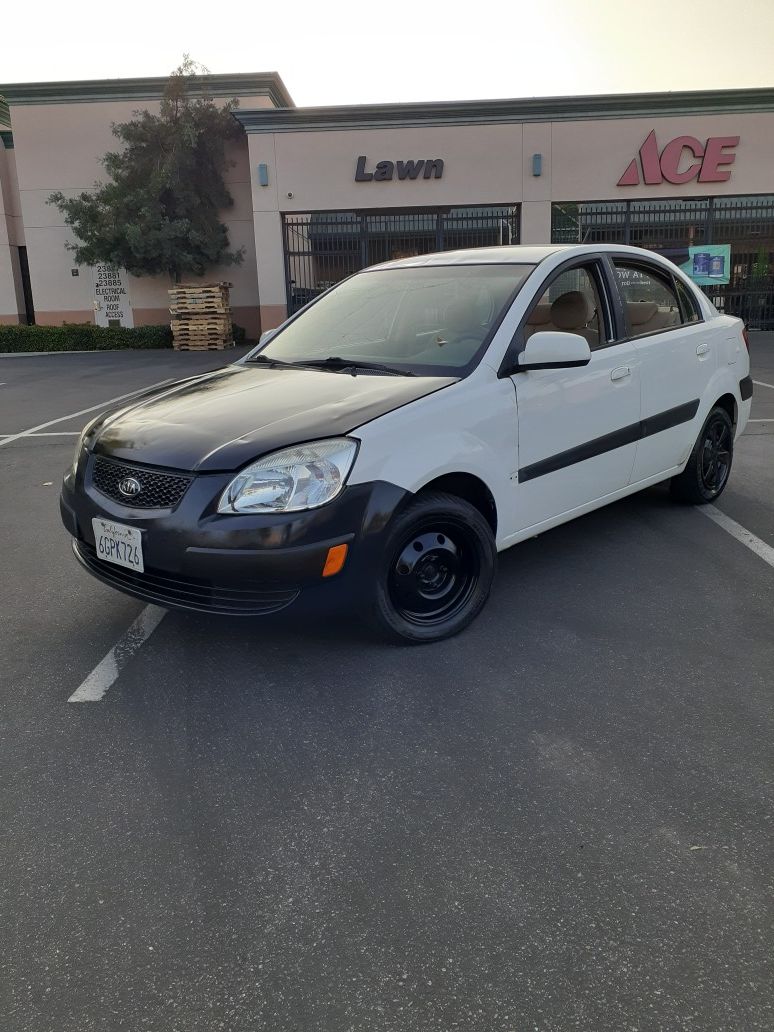 2009 Kia Rio Le runs and drives well cold AC currently registered until next year clean title