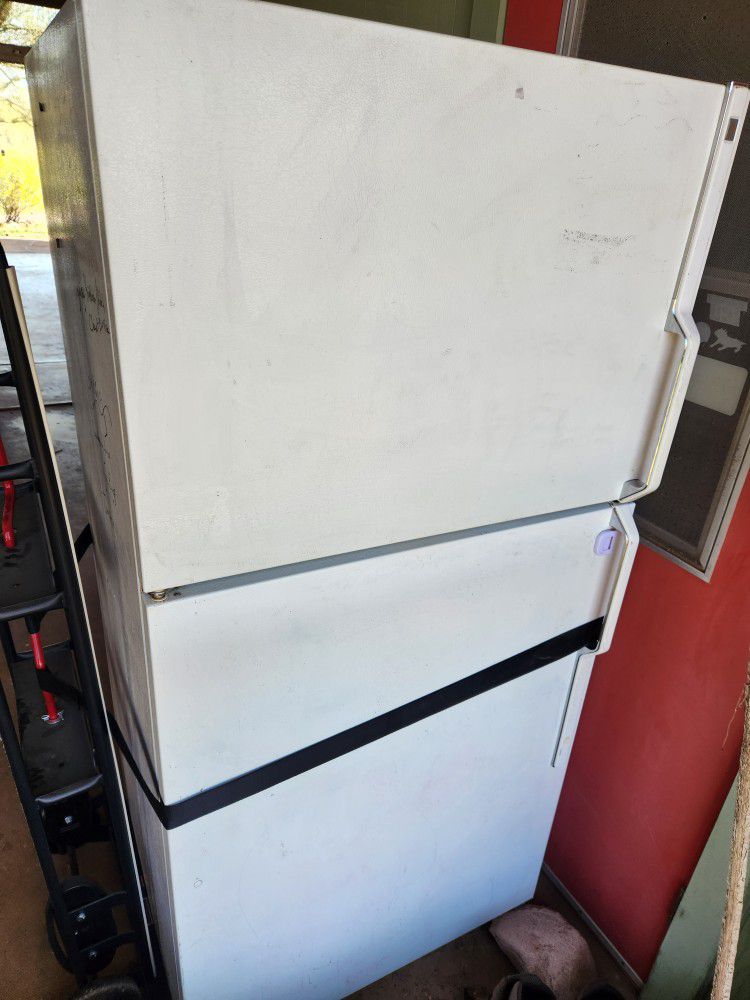 Free Working Refrigerator 