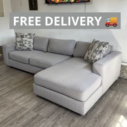 West Elm Sectional Couch 🛋️- free delivery 