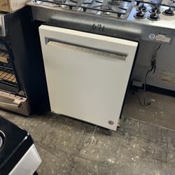 NEW WHITE KITCHEN AID DISHWASHER WITH 3RD RACK