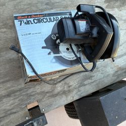 Black & Decker 7-1/4 in. 13-Amp Electric Corded Circular Saw with Laser
