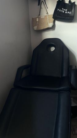 Chair tattoo,lash,massage