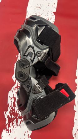 Knee brace right leg