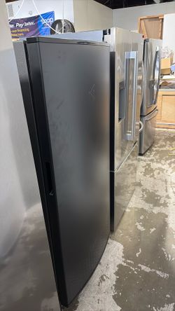 Gladiator upright refrigerator