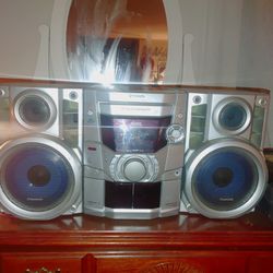 JVC ENTERTAINMENT CENTER 