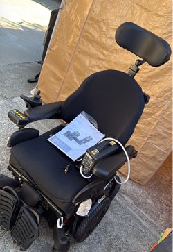 Fully electric wheelchair Q 500 M