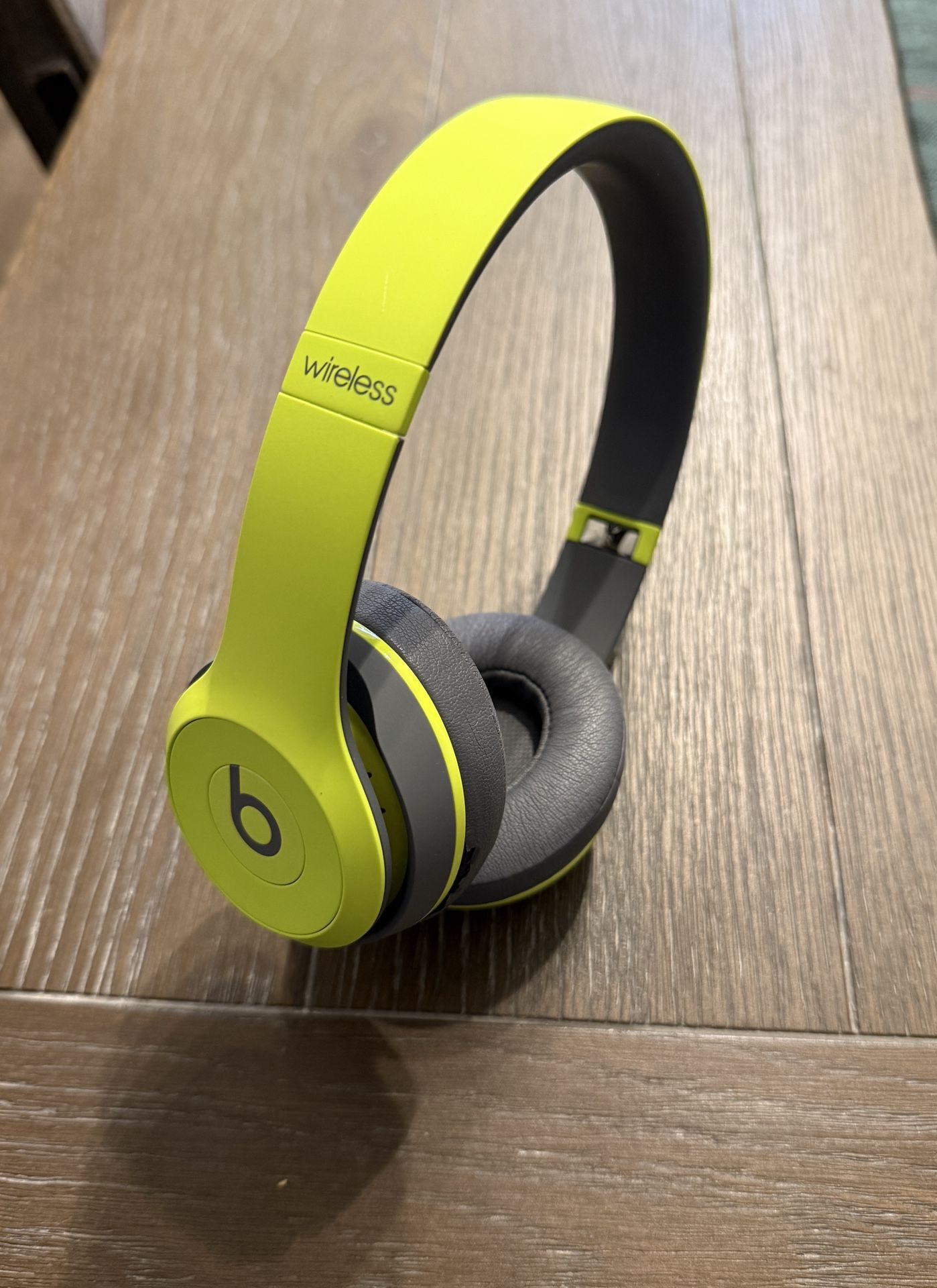 Beats Solo 2 Wireless Headphones