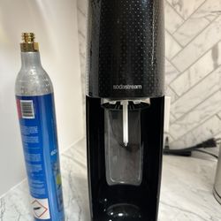 Sodastream w/ 2 Canisters