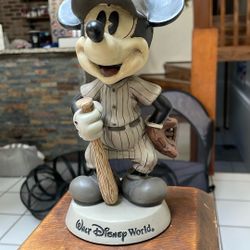 Walt Disney World, Mickey Mouse baseball bobble head