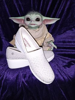 Women's Pier-Lite Slip-Ons-Reflections in Light Grey/Silver - size 11 - new