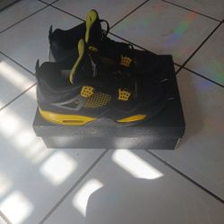 Yellow Jordan 4
