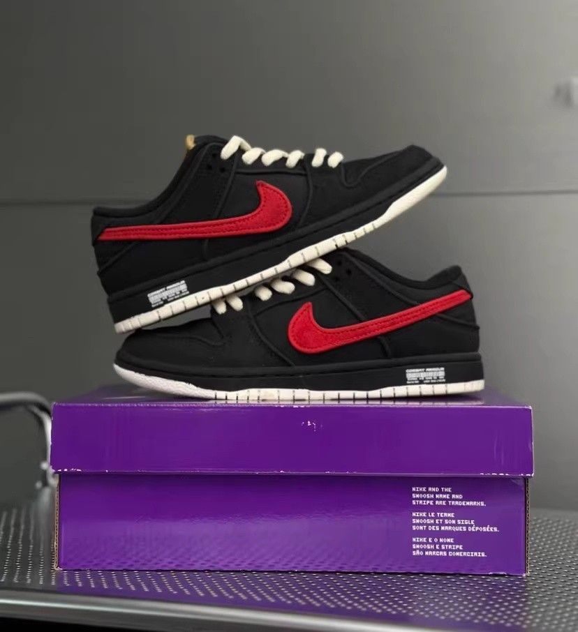 Nike SB Dunk "Red Hole" black and red board shoes