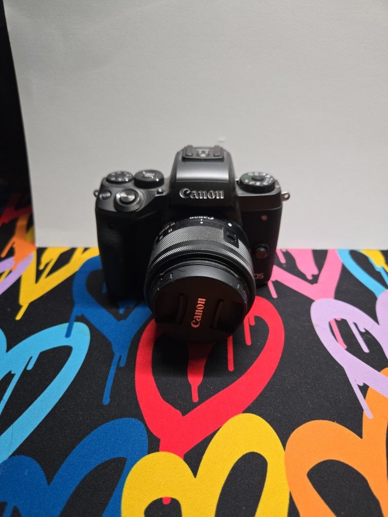 Canon EOS M5 + 14-45MM F3.5-6.3 iS STM